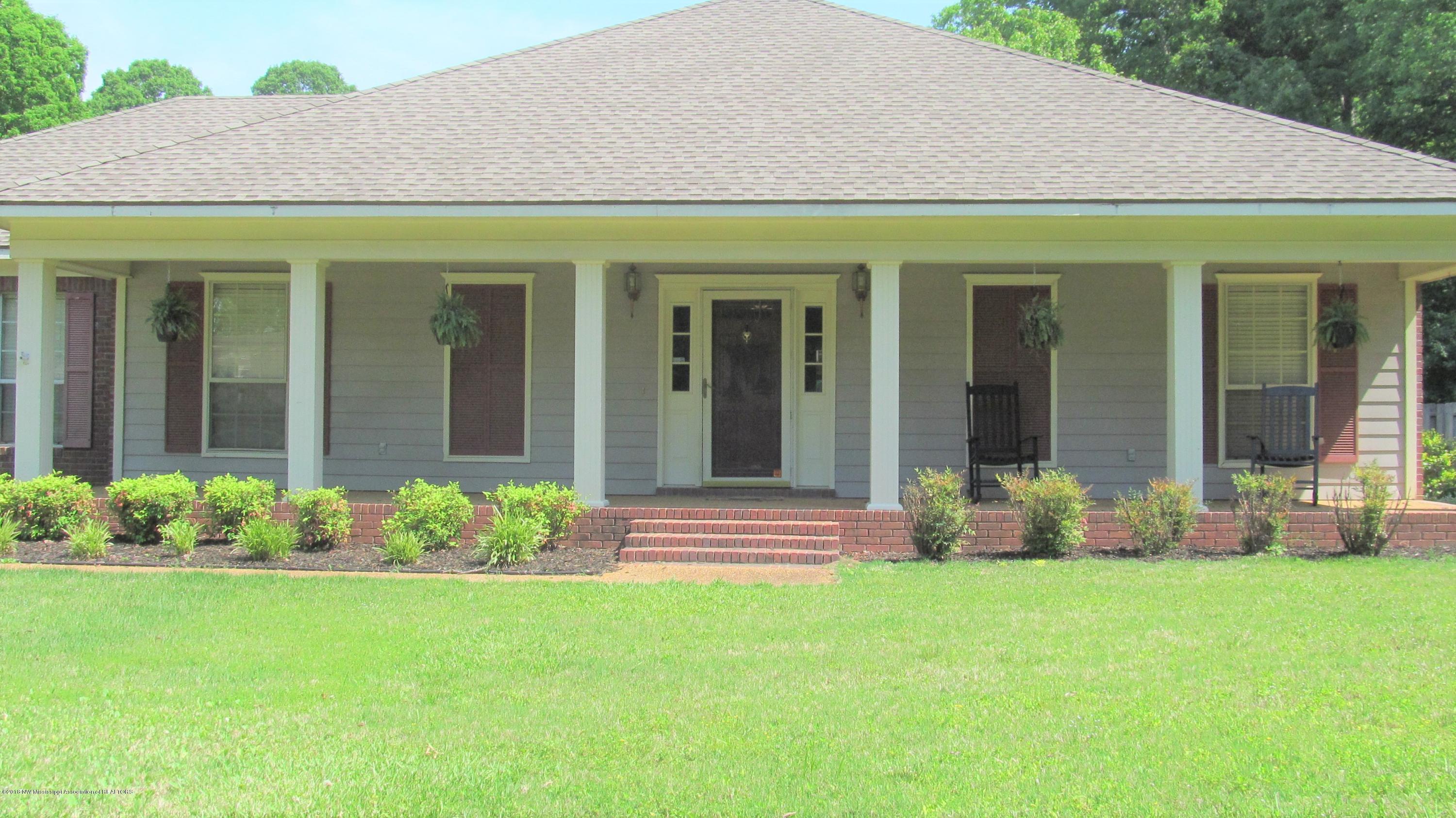 504 Oak Acres Road Batesville, MS 38606 - Photo 1 of 28 IMG_2832 (1)