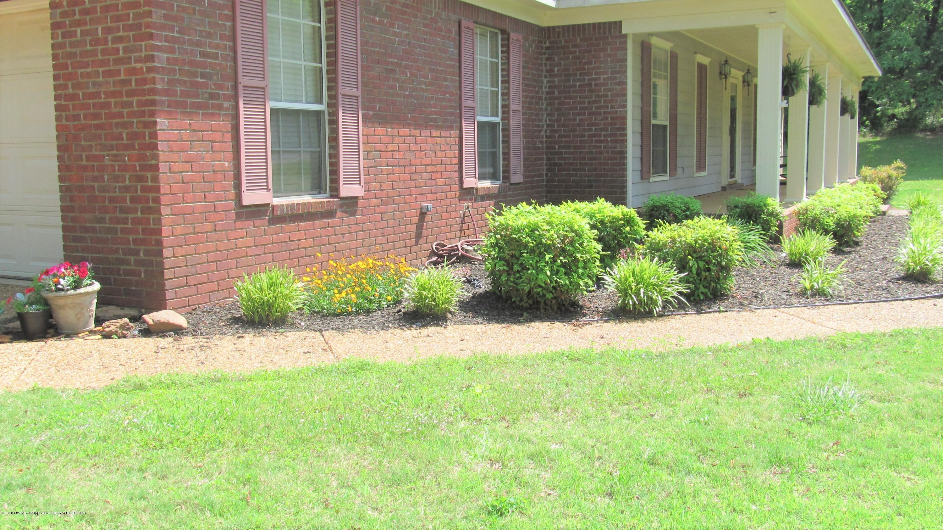 504 Oak Acres Road Batesville, MS 38606 - Photo 2 of 28 IMG_2882 (1)