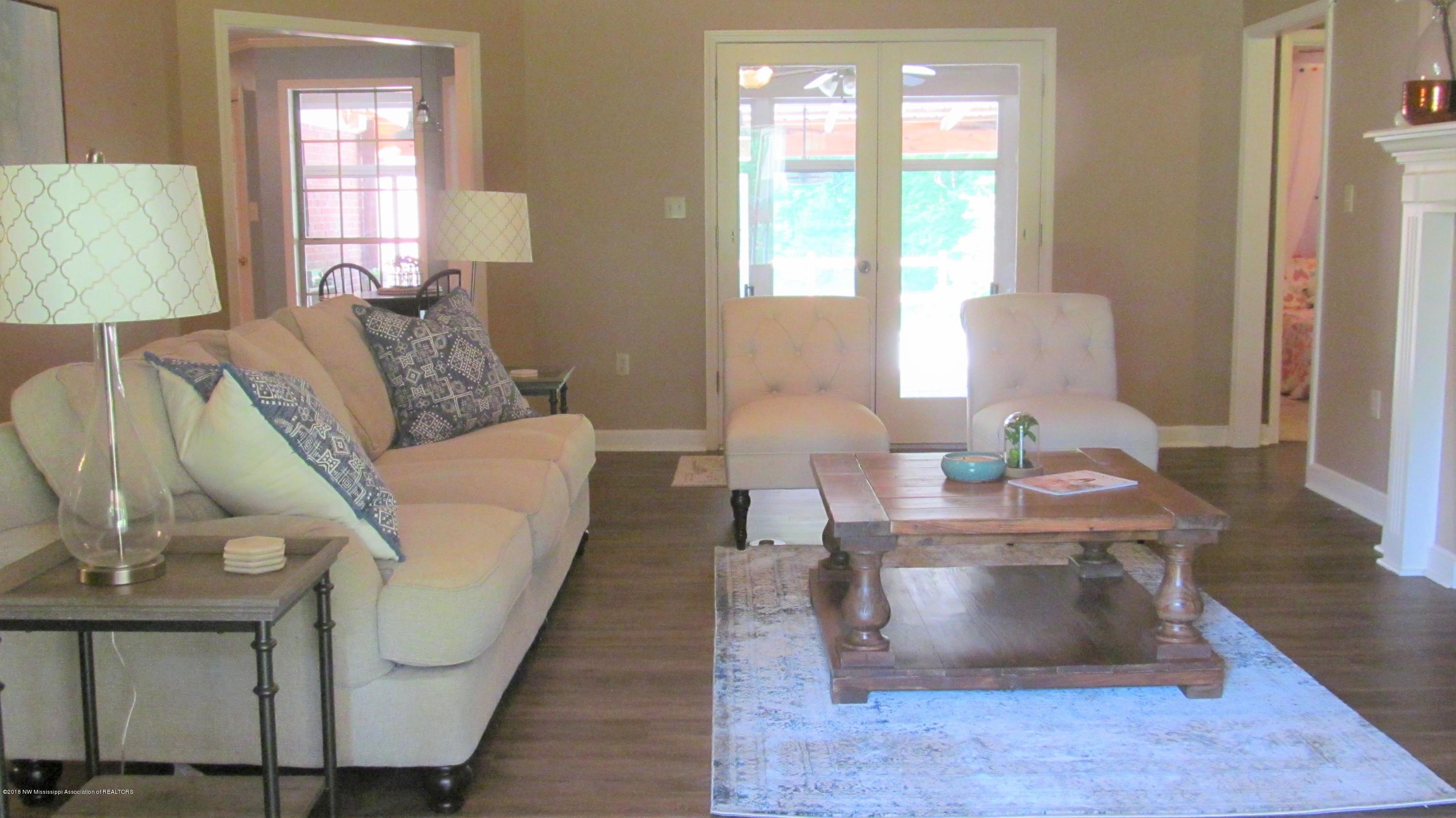 504 Oak Acres Road Batesville, MS 38606 - Photo 3 of 28 IMG_2834 (1)