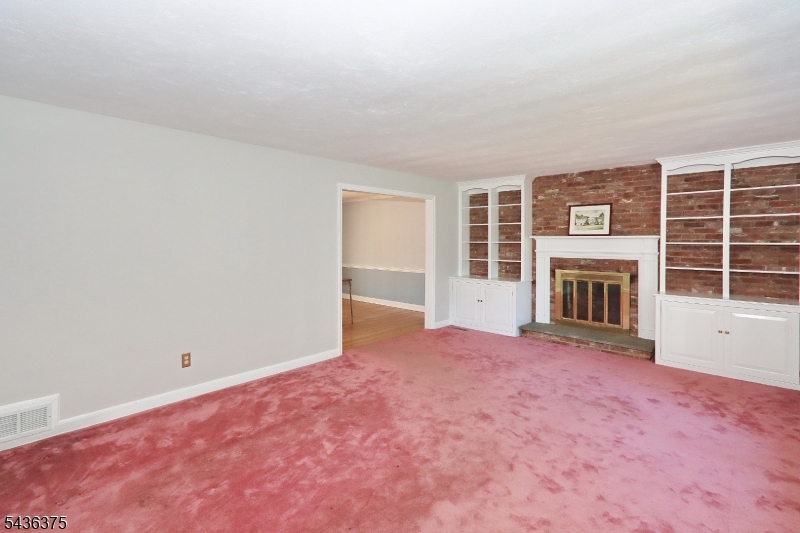 785 Lamberts Mill Road Westfield, NJ 07090 - Photo 6 of 37