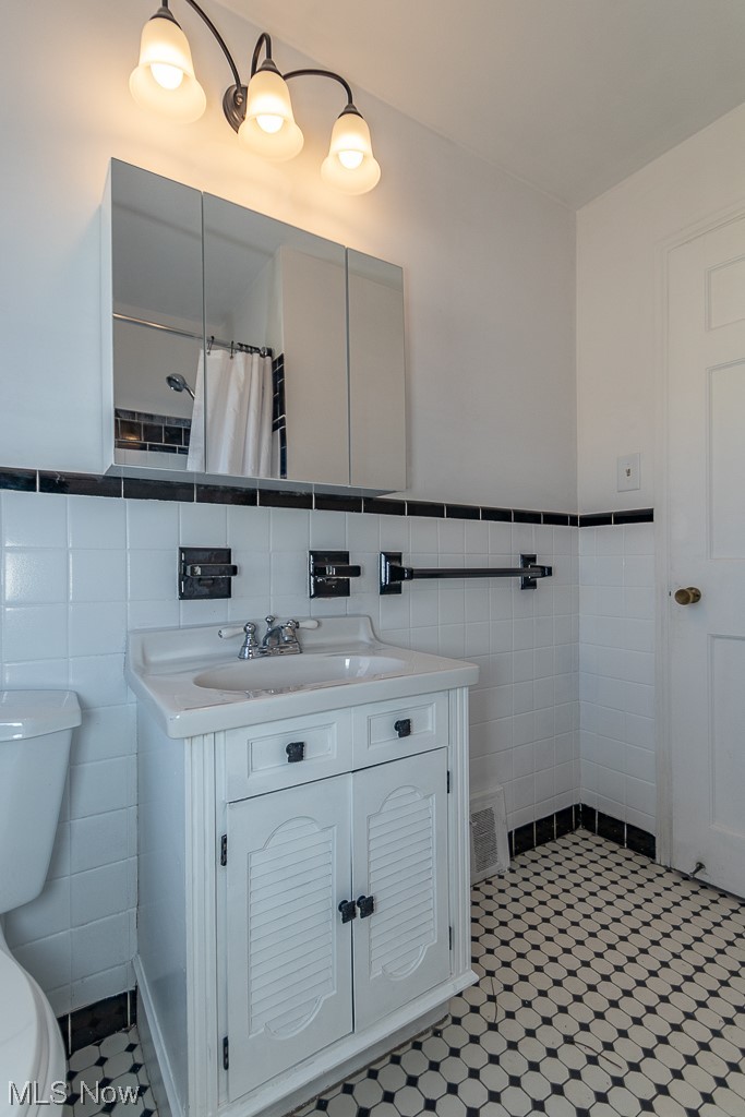 1380 Mayfield Ridge Road Cleveland, OH 44124 - Photo 13 of 28
