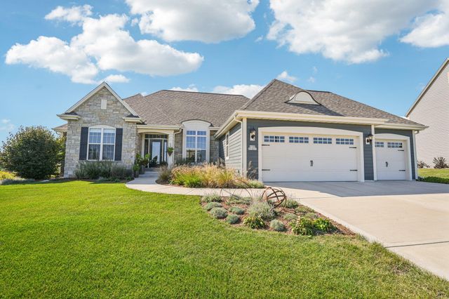 $739,900 | W125N11011 Strawgrass Lane, Germantown, WI 53022