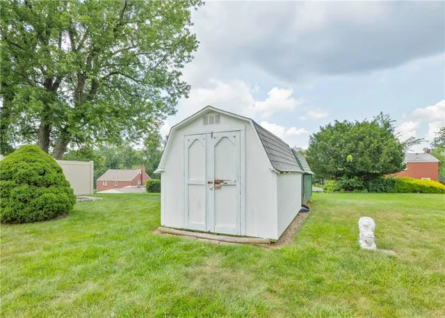 a view of a back yard of the house