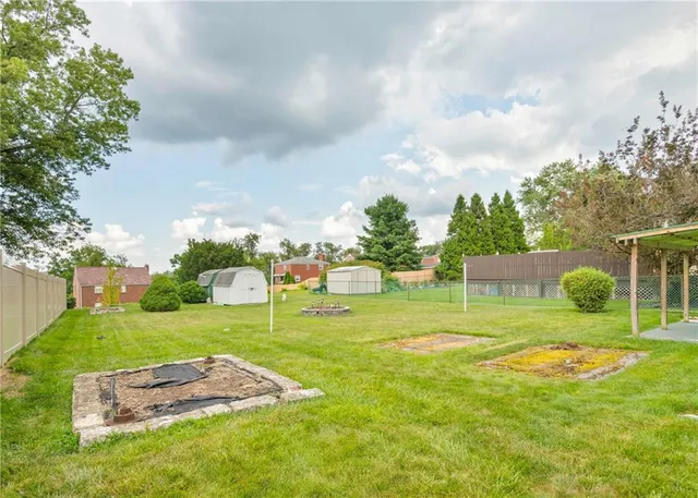 a view of a park and entertaining space