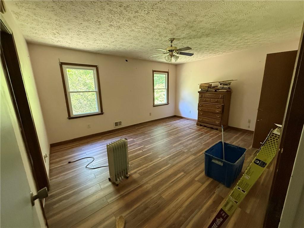 7260 Cox Road Cumming, GA 30028 - Photo 9 of 18 a living room with furniture