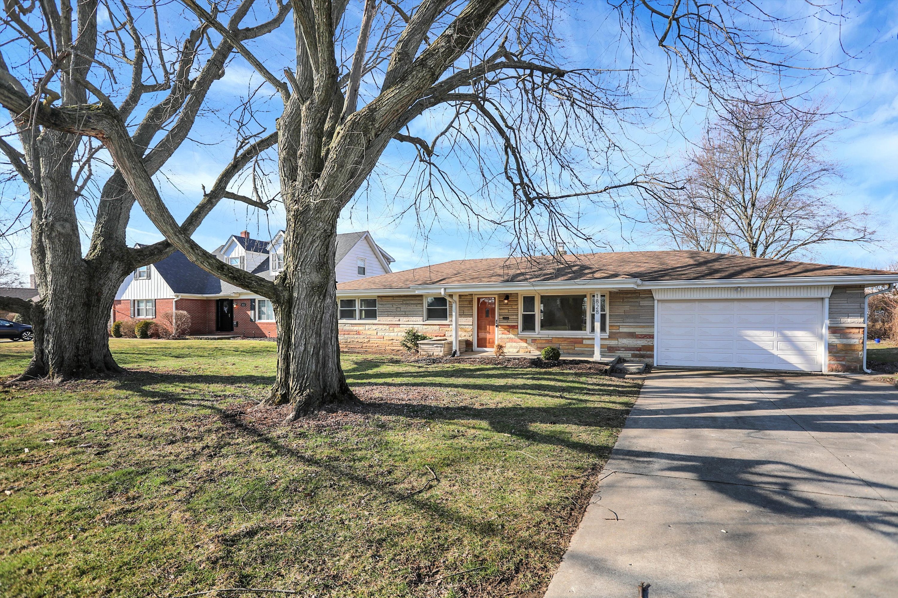1828 Cunningham Road Indianapolis, IN 46224 - Photo 4 of 44 Gallery Image 4