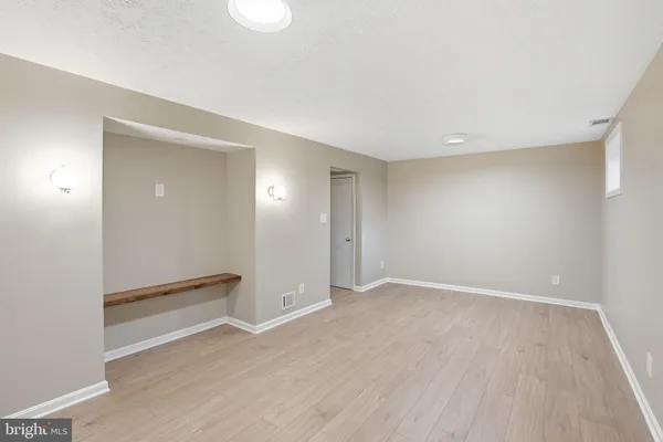 $3,100 | 9100 Omar Court, Fairfax, VA 22031