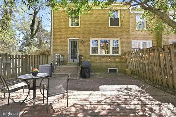 $3,100 | 9100 Omar Court, Fairfax, VA 22031