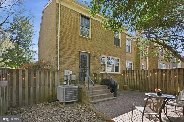 $3,100 | 9100 Omar Court, Fairfax, VA 22031