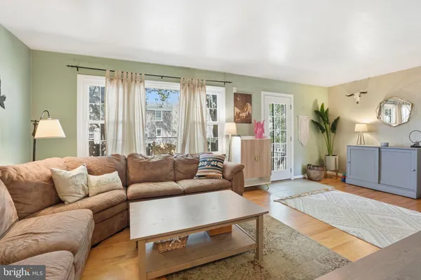 $3,100 | 9100 Omar Court, Fairfax, VA 22031