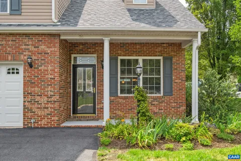 $375,000 | 26 East Pk Vw Drive, Staunton, VA 24401