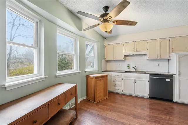 $310,000 | 9201 West 48th Terrace, Merriam, KS 66203