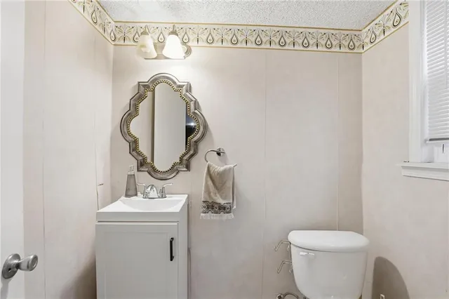 $310,000 | 9201 West 48th Terrace, Merriam, KS 66203