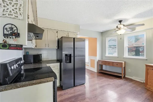 $310,000 | 9201 West 48th Terrace, Merriam, KS 66203