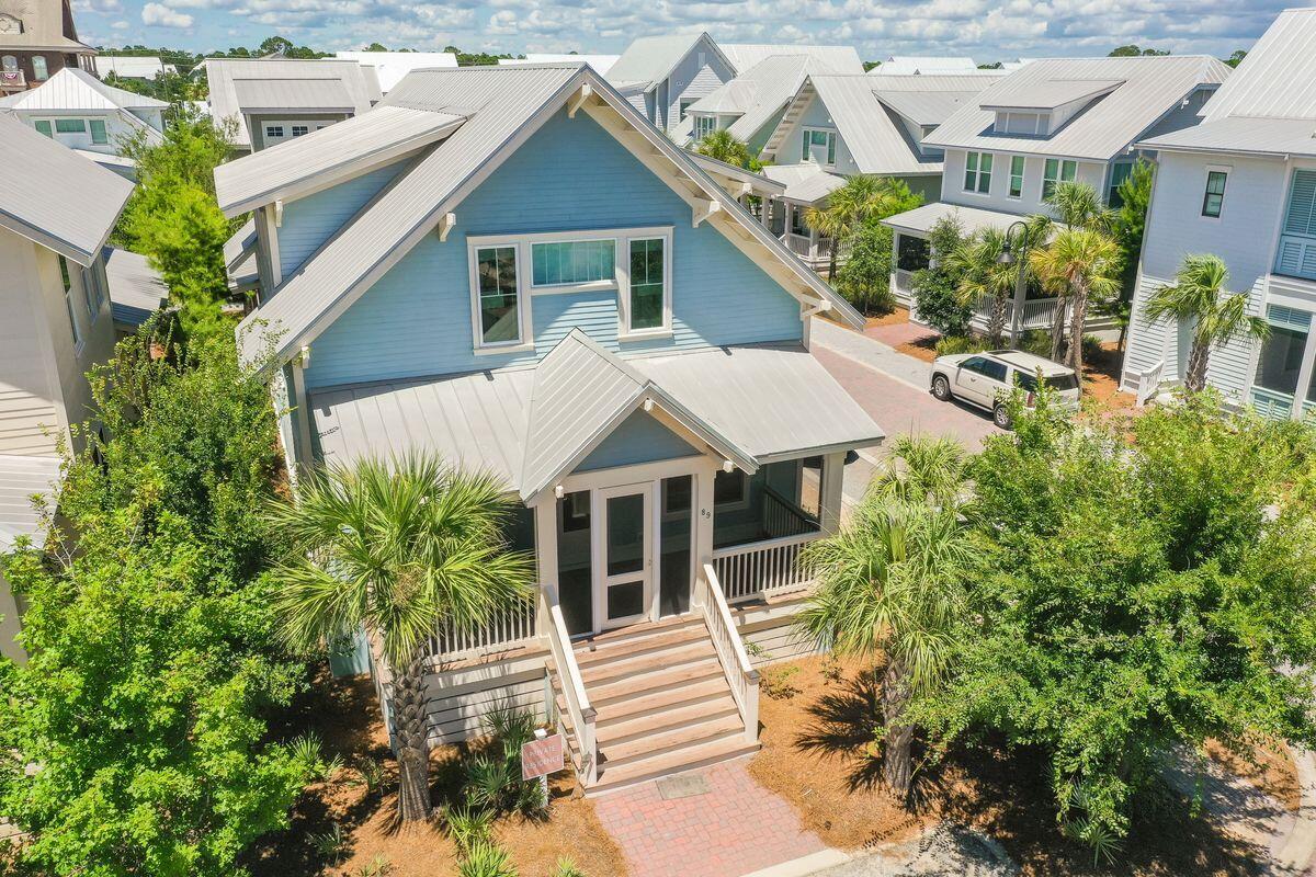 a view of a yard in front of house