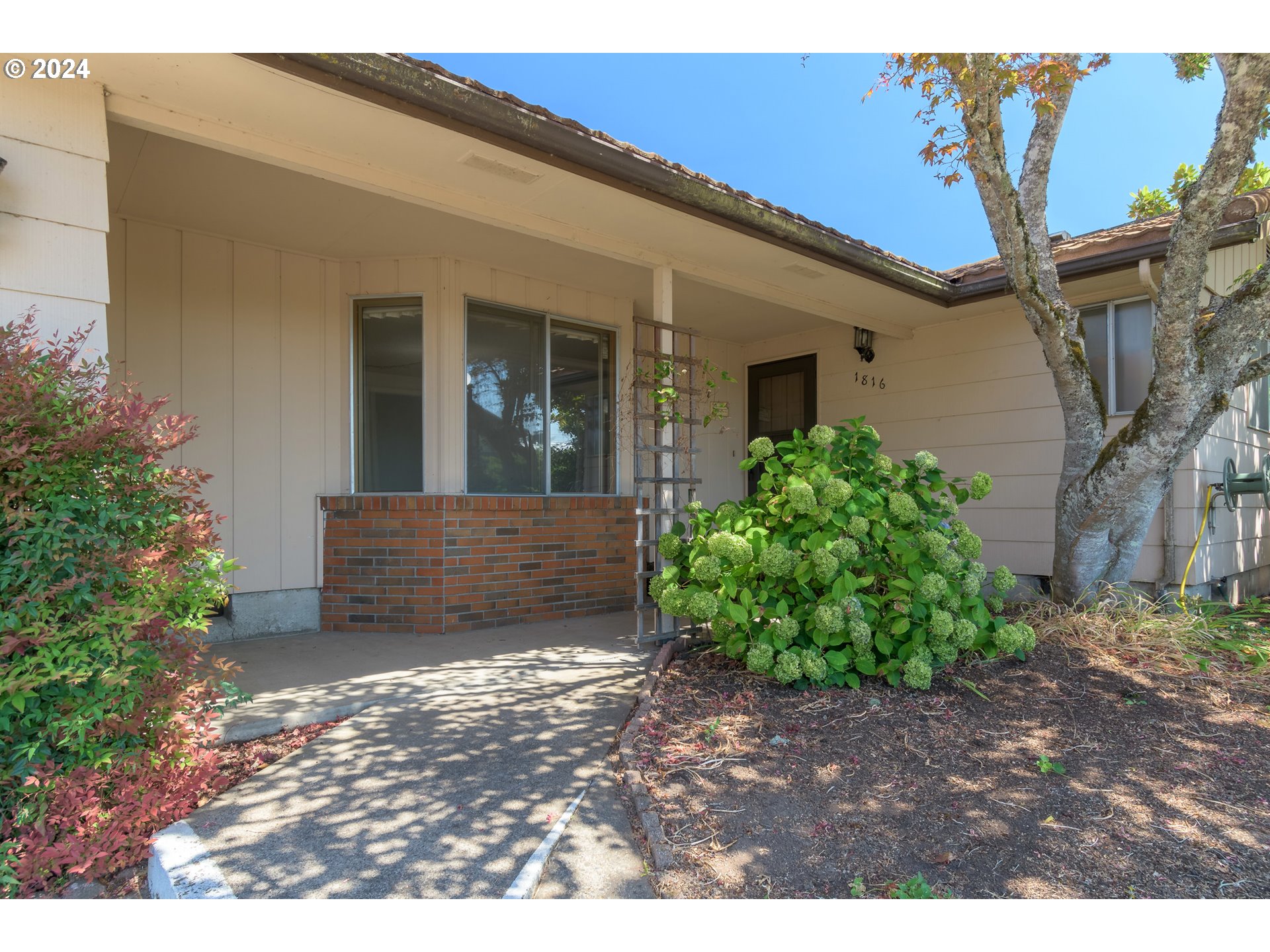 1816 Yolanda Avenue Springfield, OR 97477 - Photo 2 of 48 a view of a house with a yard