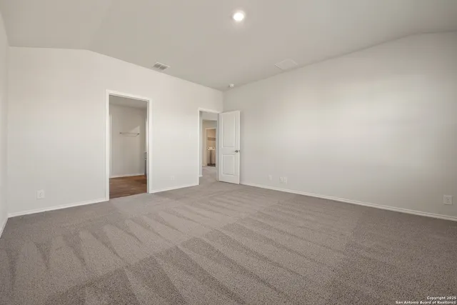 $2,250 | 120 Chipping, Floresville, TX 78114