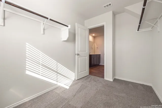 $2,250 | 120 Chipping, Floresville, TX 78114