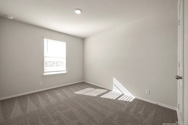 $2,250 | 120 Chipping, Floresville, TX 78114