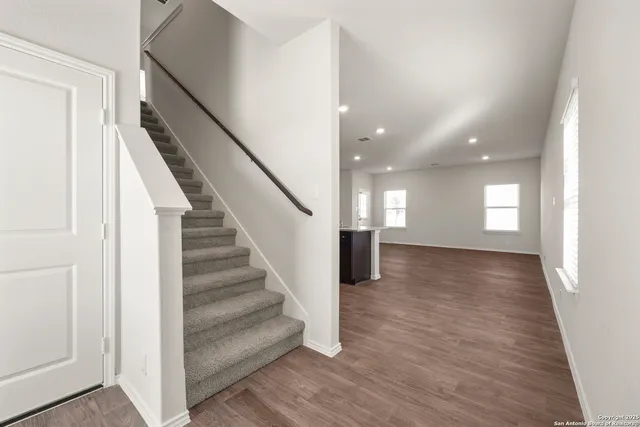 $2,250 | 120 Chipping, Floresville, TX 78114