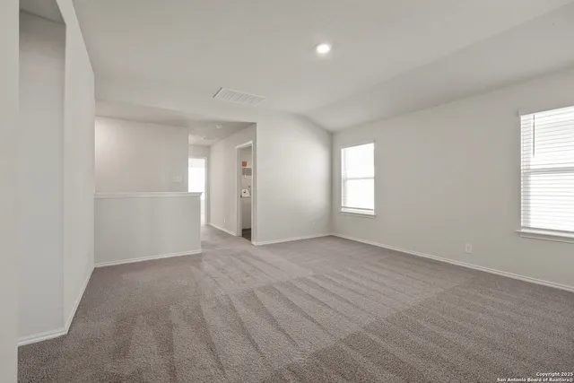 $2,250 | 120 Chipping, Floresville, TX 78114