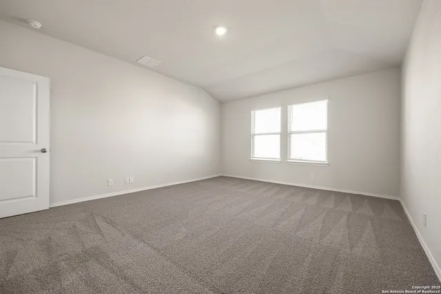 $2,250 | 120 Chipping, Floresville, TX 78114