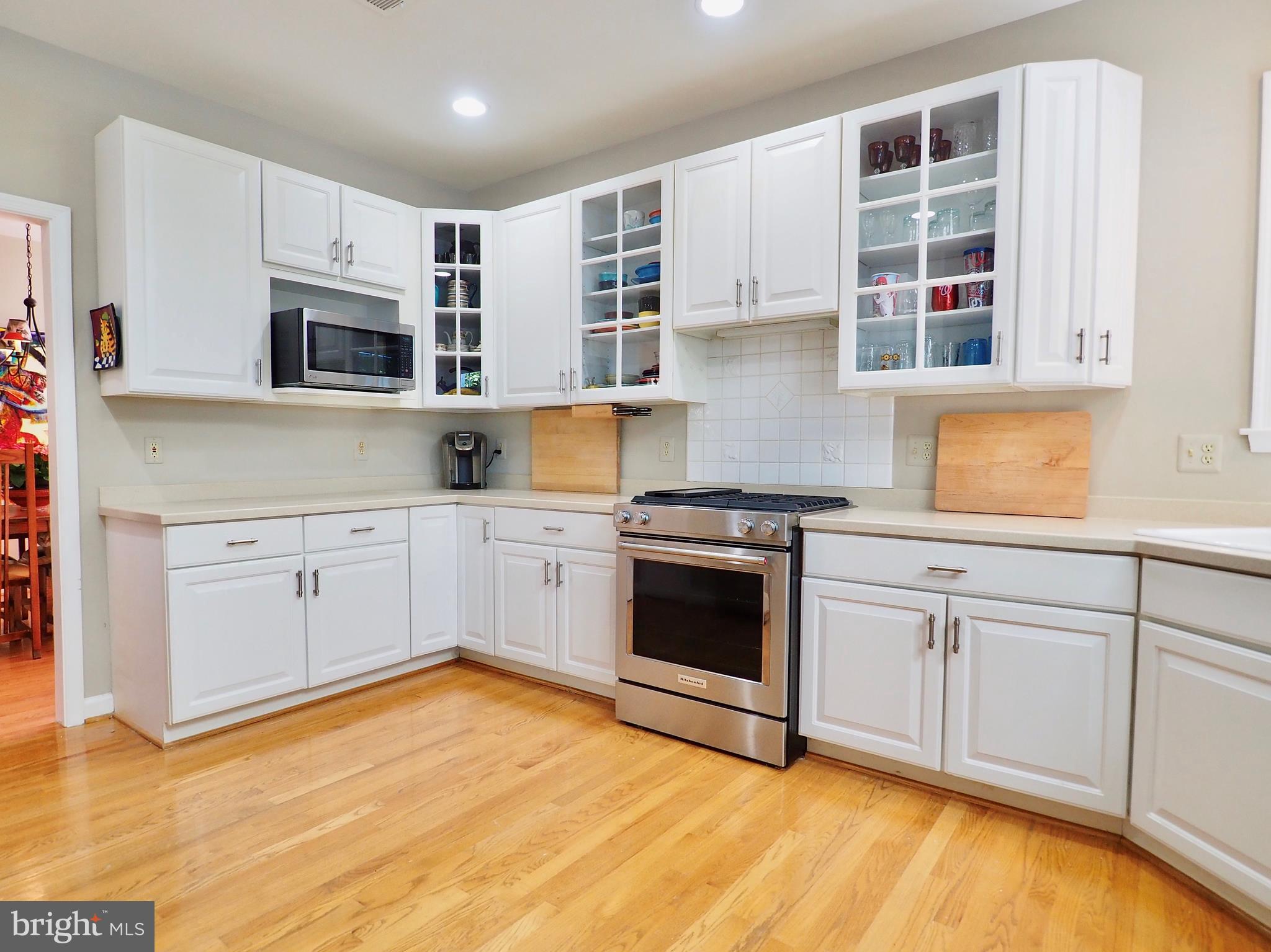 1312 Red Hawk Circle Reston, VA 20194 - Photo 17 of 48 Kitchen w/recessed lighting and hardwood floors