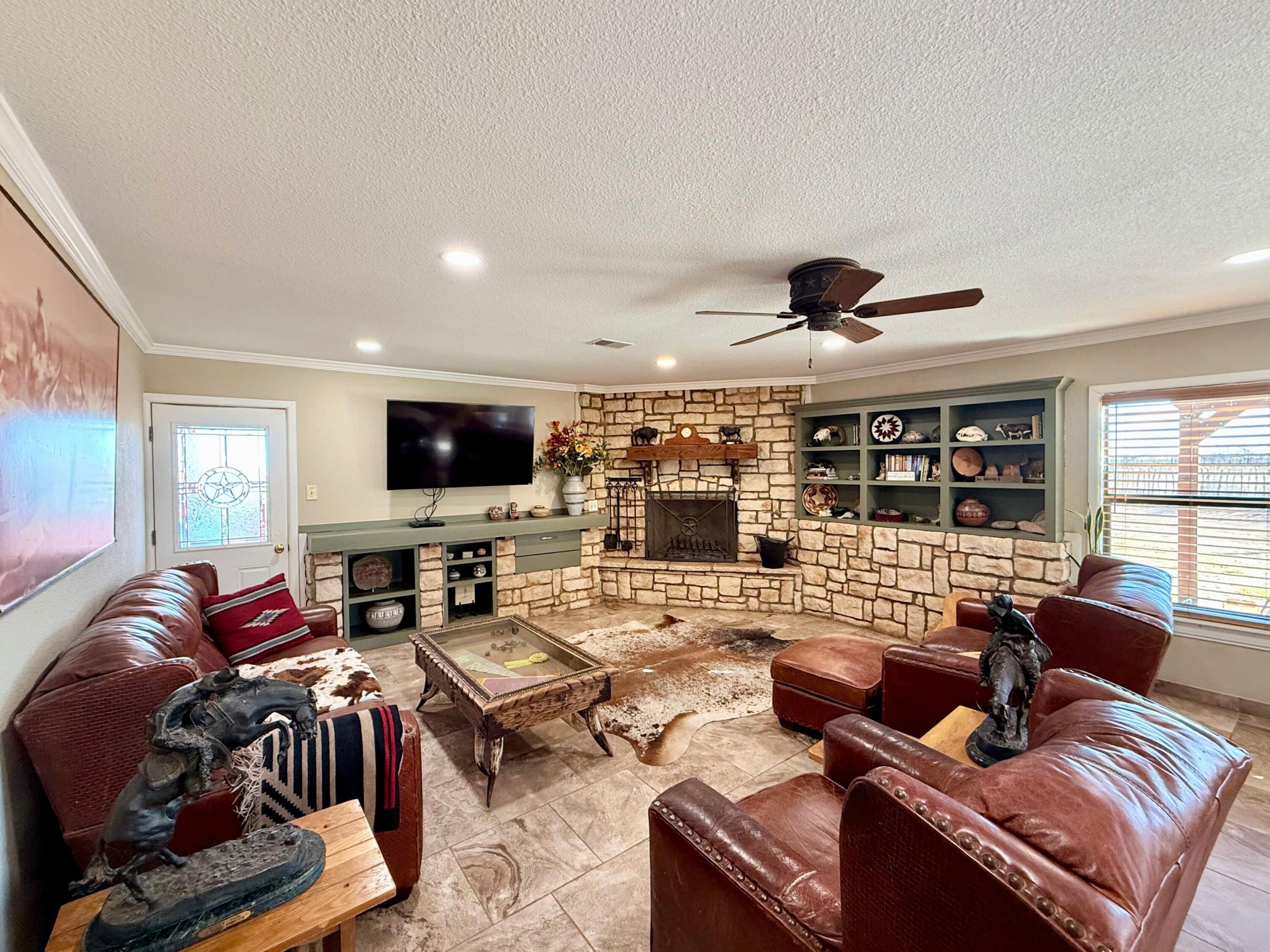 3011 County Rd I Lamesa, TX 79331 - Photo 6 of 28 Living Room