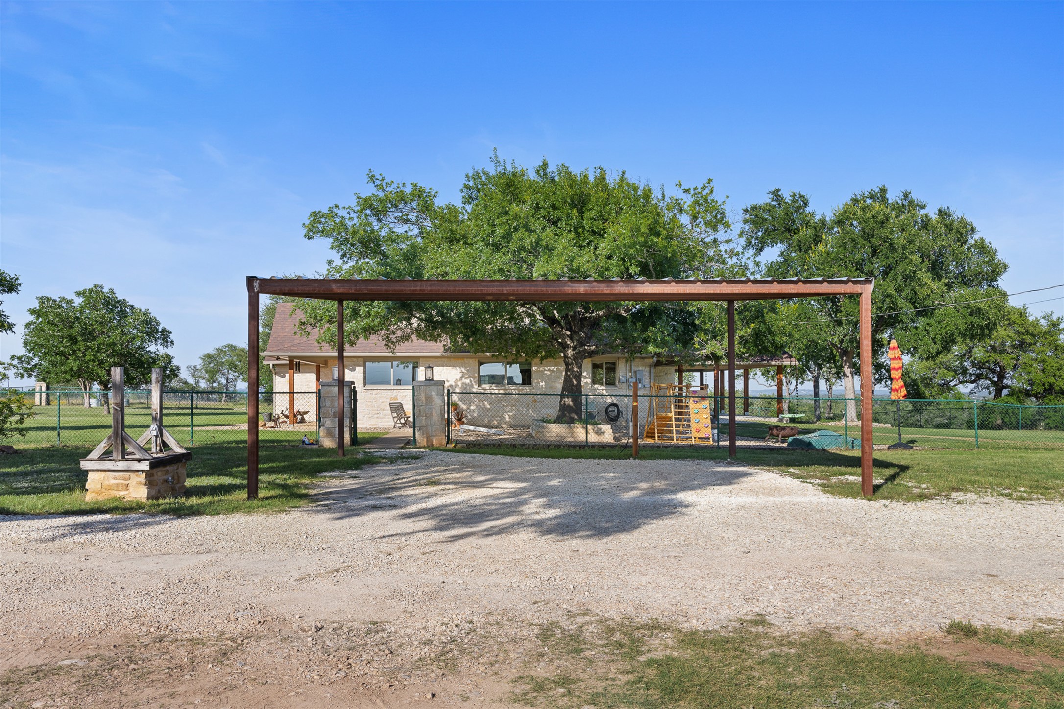 3340 Briggs Road Killeen, TX 76549 - Photo 38 of 40 a view of a house with backyard and porch