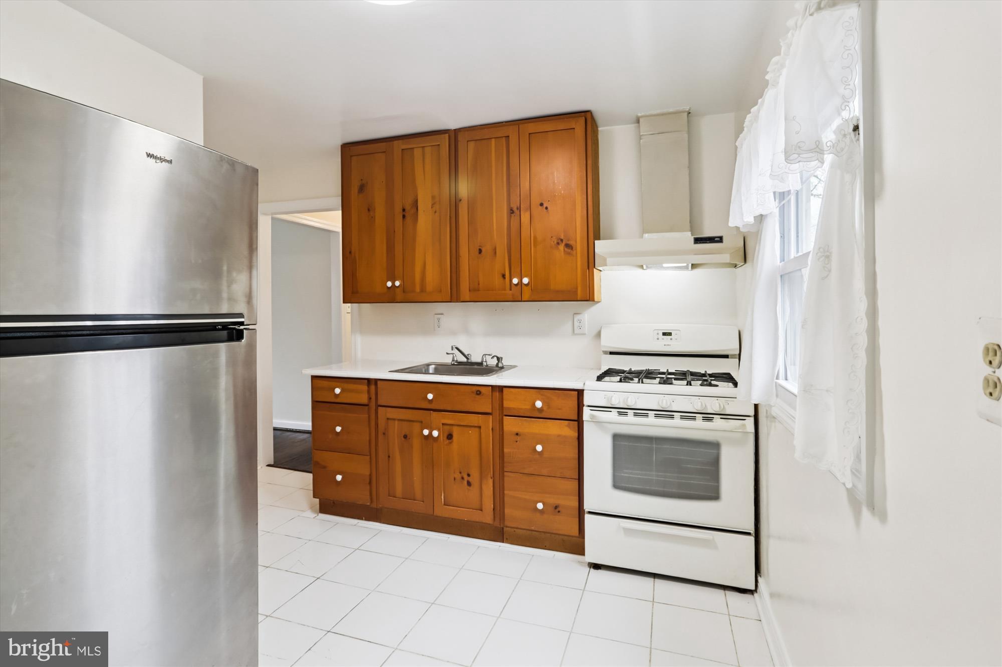 12317 Middle Road Silver Spring, MD 20906 - Photo 7 of 32 Kitchen