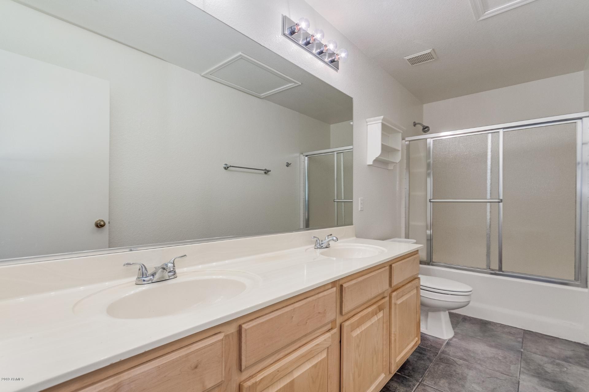 1623 East Carson Road Phoenix, AZ 85042 - Photo 18 of 22 Hall Bathroom
