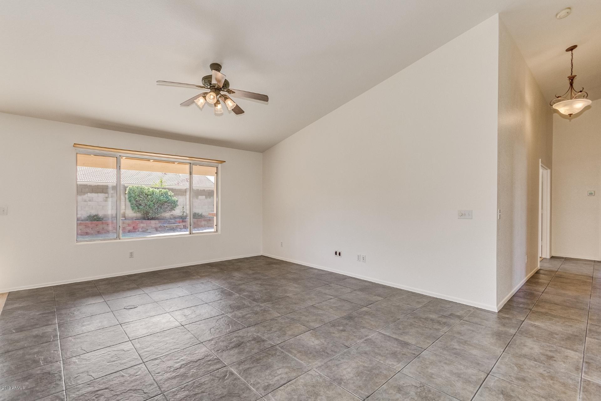 1623 East Carson Road Phoenix, AZ 85042 - Photo 5 of 22 Family Room I