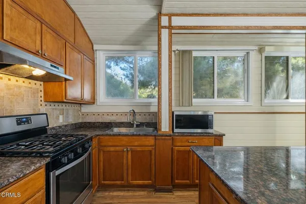 $979,000 | 561 East Telegraph Road, Fillmore, CA 93015