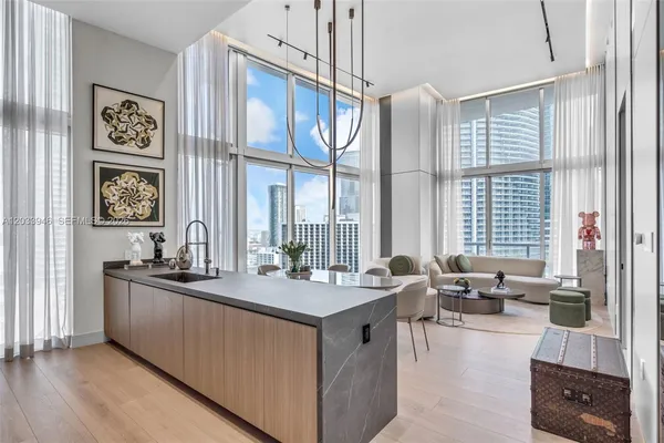 $1,560,000 | 475 Brickell Avenue, Unit 2215, Miami, FL 33131