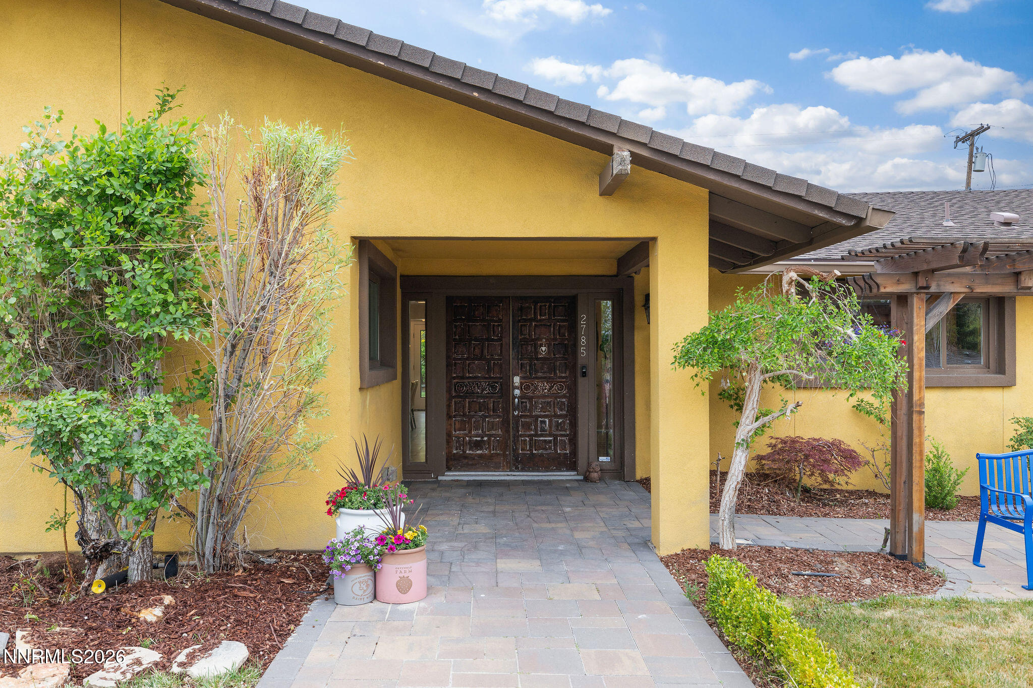 2785 Skyline Boulevard Reno, NV 89509 - Photo 5 of 65 a front view of a house with garden