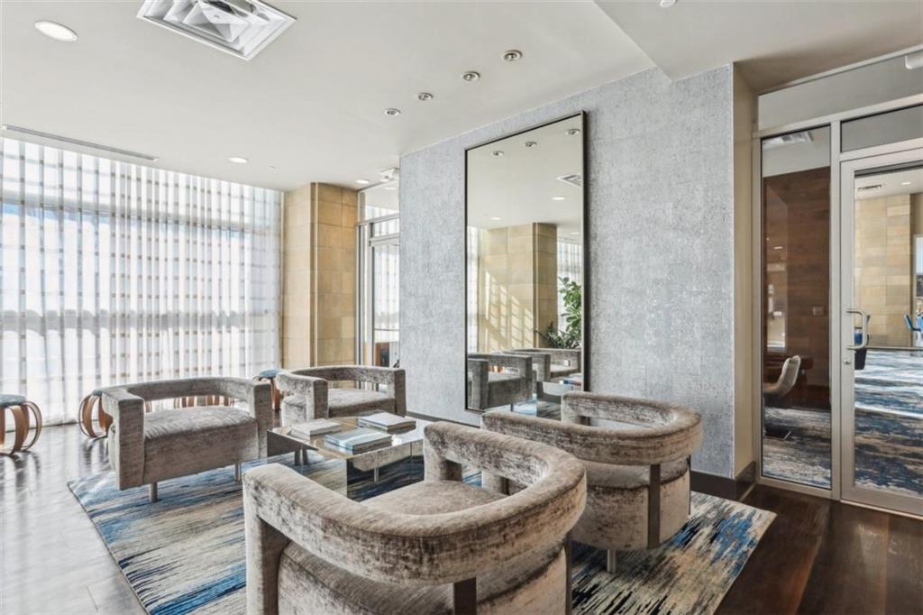 4561 Olde Perimeter Way, Unit 2609 Atlanta, GA 30346 - Photo 41 of 45 a living room with furniture and a large window