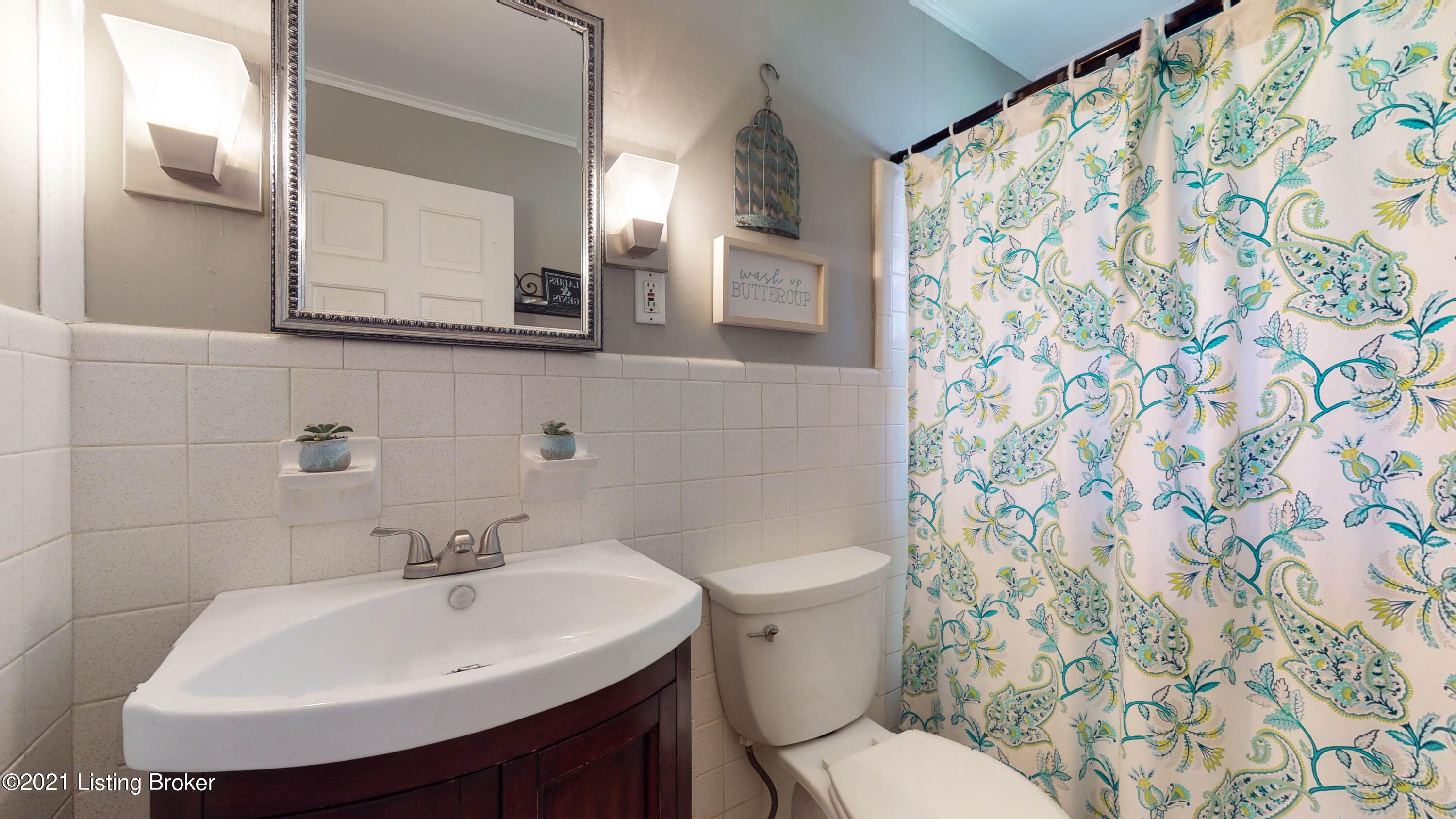 9209 Hunter Road Louisville, KY 40242 - Photo 27 of 47 Hall Full Bath