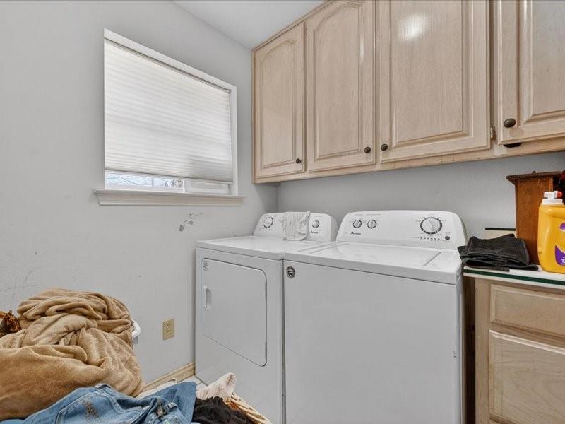 1704 South Bowen Road Pantego, TX 76013 - Photo 25 of 26 a utility room with dryer and washer