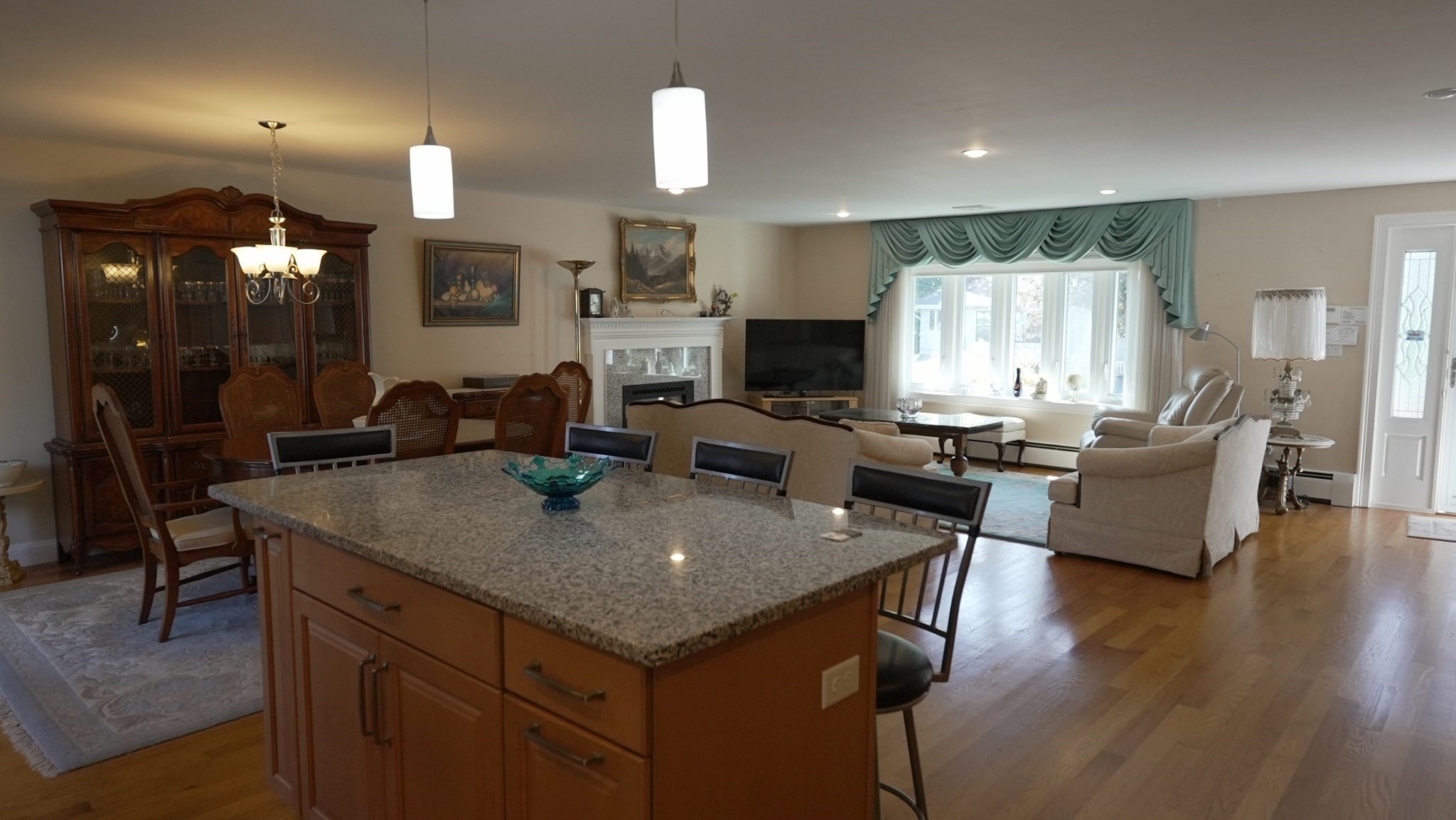 23 Laurine Road Saugus, MA 01906 - Photo 17 of 36 Gallery Image 17