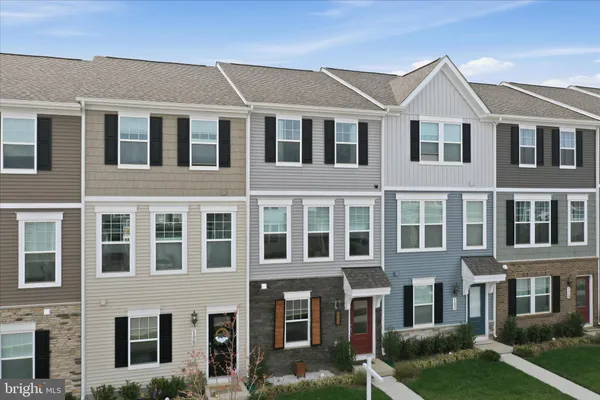 $325,000 | 186 Coolidge Avenue, Ranson, WV 25438