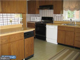 110 Atwood Road Flourtown, PA 19031 - Photo 6 of 11 Kitchen