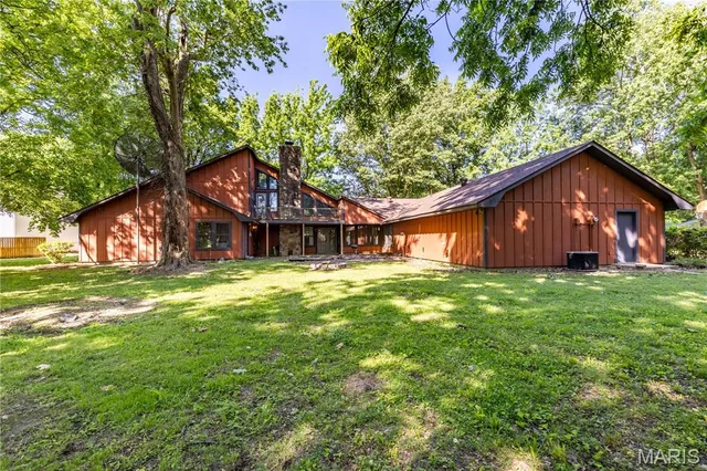 $325,000 | 22 Greenbriar Drive, New Madrid, MO 63869