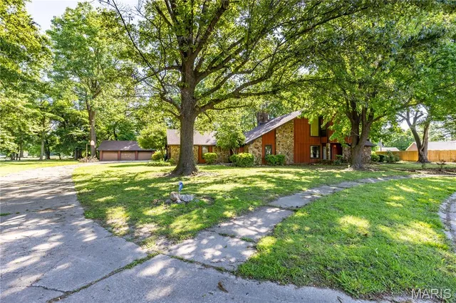 $325,000 | 22 Greenbriar Drive, New Madrid, MO 63869