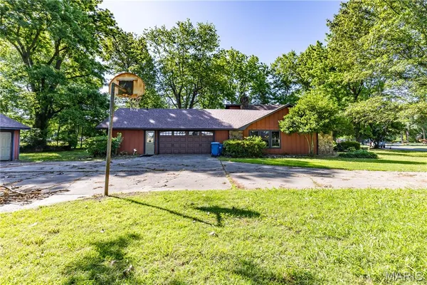 $325,000 | 22 Greenbriar Drive, New Madrid, MO 63869