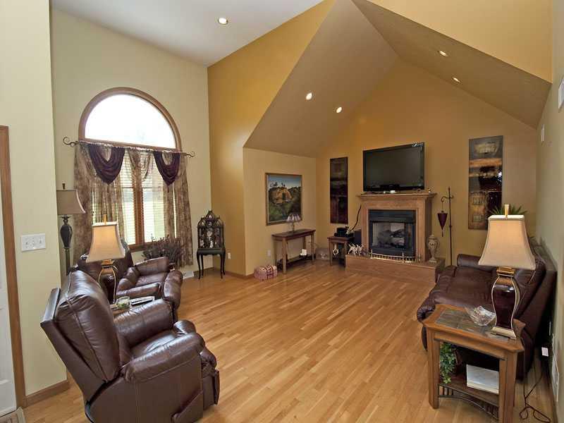 327 Meadow Road Burgettstown, PA 15021 - Photo 4 of 17 Living Room.
