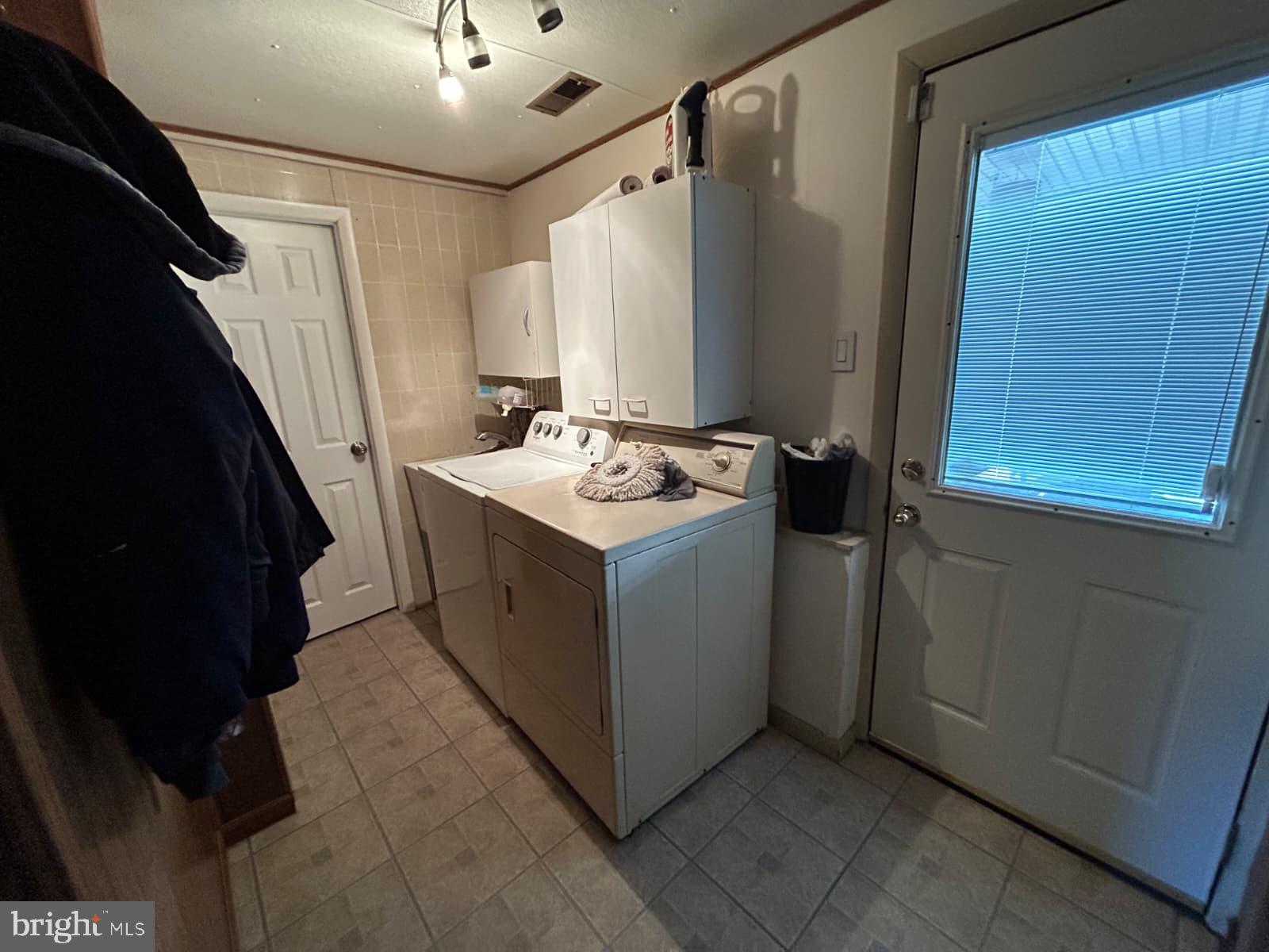 125 Colonial Road Edgewater Park, NJ 08010 - Photo 12 of 20