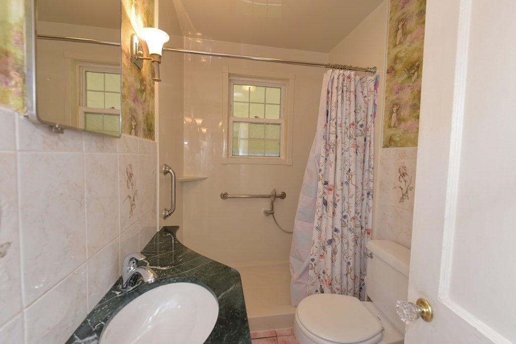 29 Thelma Road Framingham, MA 01702 - Photo 12 of 32 Gallery Image 12