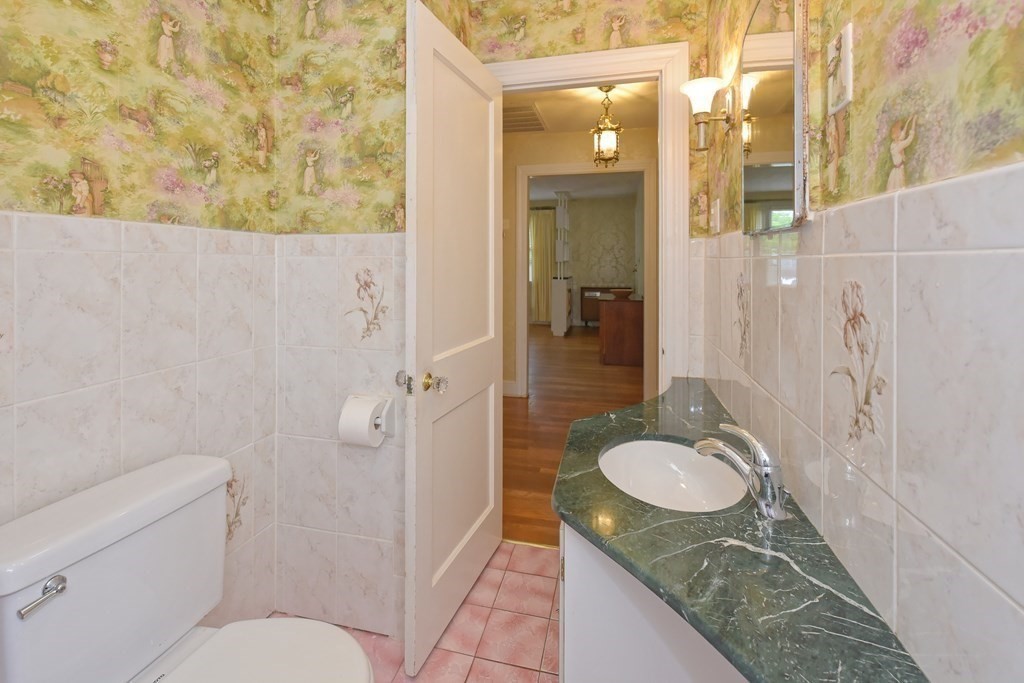 29 Thelma Road Framingham, MA 01702 - Photo 13 of 32 Gallery Image 13