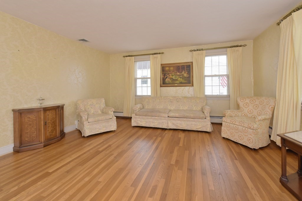 29 Thelma Road Framingham, MA 01702 - Photo 3 of 32 Gallery Image 3