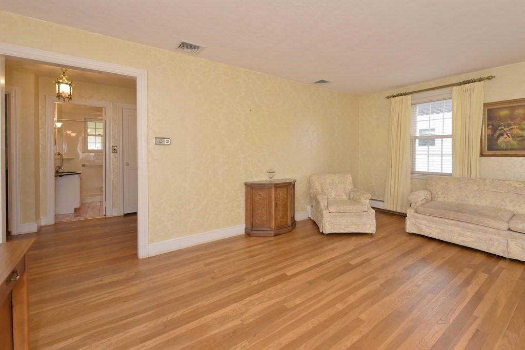 29 Thelma Road Framingham, MA 01702 - Photo 5 of 32 Gallery Image 5